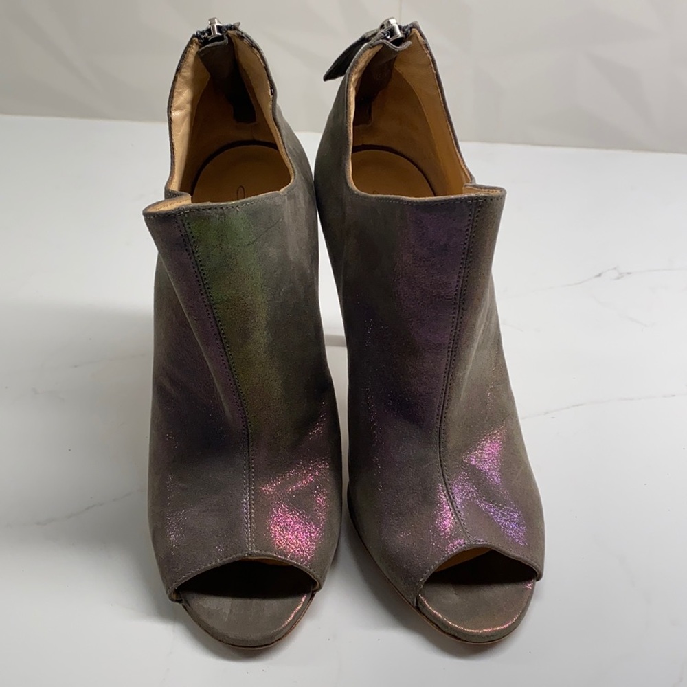 Metallic leather bootie!